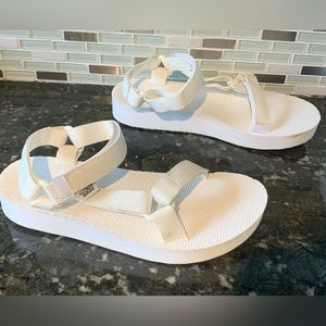 Women’s size 10 Teva Sandals